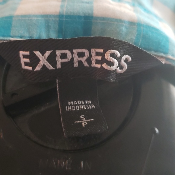 A Long-Sleeved Blue Checkered Shirt - Picture 5 of 5